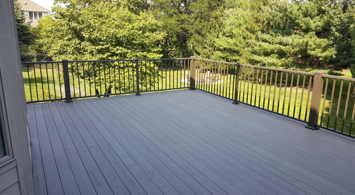 Custom deck design and installation service in Four Corners, FL